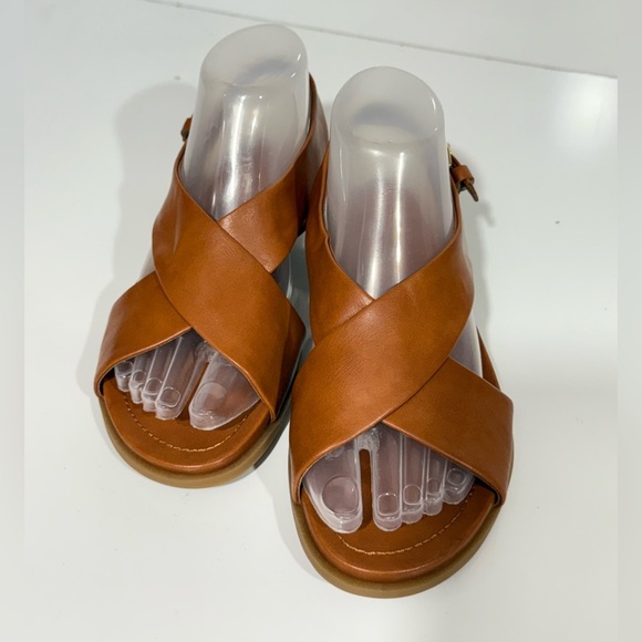 AEROSOLES Brown crisscross strap flat slingback sandals size 6 - Picture 3 of 8